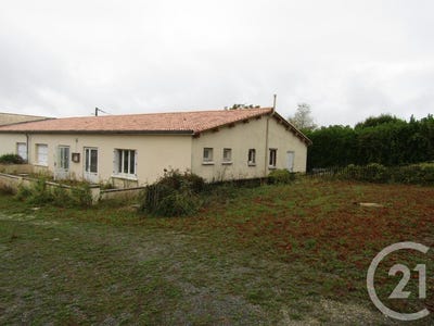 /international/fr/luche-sur-brioux-charente-310108758246/