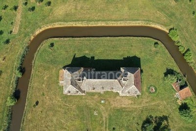 /international/fr/serrigny-en-bresse-burgundy-120093499786/