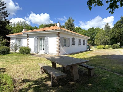 /international/fr/saint-georges-de-pointindoux-pays-de-la-loire-310107421184/