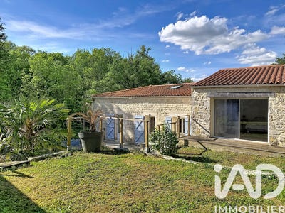 /international/fr/fontenay-le-comte-pays-de-la-loire-310108100860/