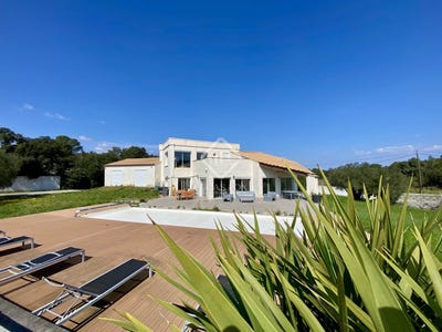 /international/fr/castries-languedoc-roussillon-310098370466/?lang=en