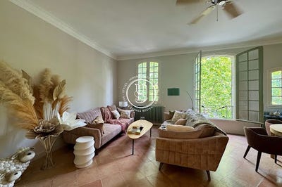 /international/fr/uzes-languedoc-roussillon-310110419126/