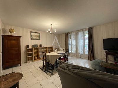 /international/fr/saintes-charente-310109123941/