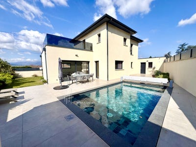 /international/fr/le-peage-de-roussillon-rhone-310108041260/