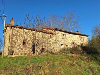 /international/fr/montbron-charente-310099501415/