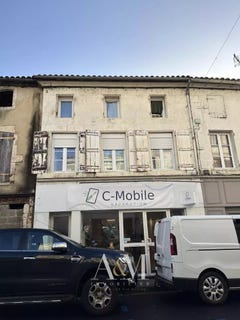 /international/fr/la-rochefoucauld-en-angoumois-charente-310104963433/
