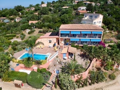 /international/fr/hyeres-provence-alpes-cote-d-azur-310110359273/