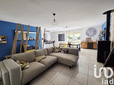 /international/fr/chire-en-montreuil-charente-310100697978/