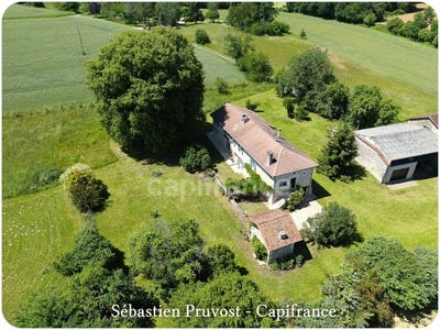 /international/fr/champagnac-de-belair-aquitaine-310109097834/