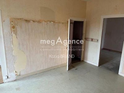 /international/fr/laval-pays-de-la-loire-310104958921/