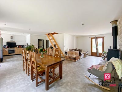 /international/fr/6-rue-des-feux-campagne-precy-sous-thil-burgundy-310099937729/