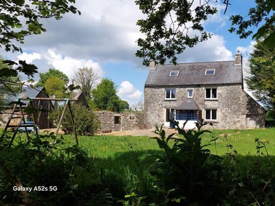 /international/fr/la-chapelle-neuve-brittany-310099277720/