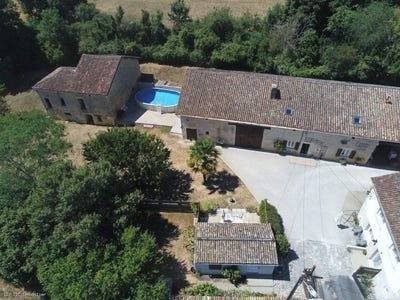 /international/fr/civray-charente-310106506092/