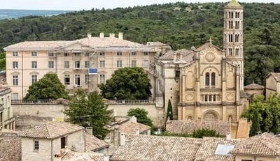 /international/fr/uzes-languedoc-roussillon-310107625647/