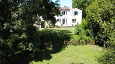 /international/fr/saintes-charente-310109200142/