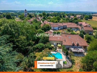 /international/fr/javerlhac-et-la-chapelle-saint-robert-aquitaine-310105822629/