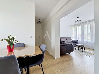 /international/fr/laval-pays-de-la-loire-310108320459/