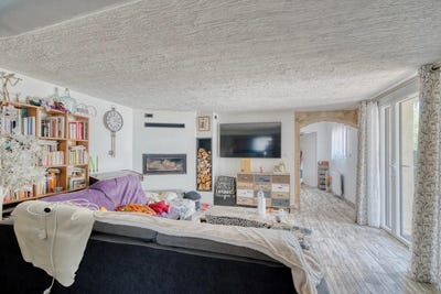 /international/fr/saint-laurent-de-la-pree-charente-310108183570/