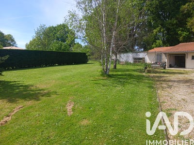 /international/fr/gencay-charente-310107741020/