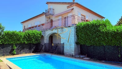 /international/fr/barjac-languedoc-roussillon-310100387072/