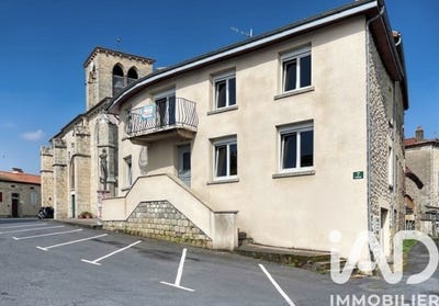 /international/fr/saint-amant-roche-savine-auvergne-310108598319/