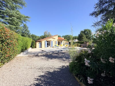 /international/fr/fayence-provence-alpes-cote-d-azur-310109147962/