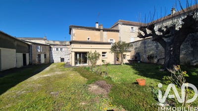 /international/fr/barbezieux-saint-hilaire-charente-310103700844/