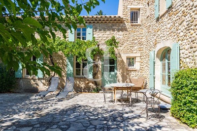 /international/fr/grignan-rhone-310108790680/?lang=th