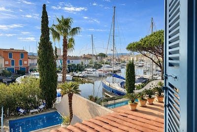 /international/fr/grimaud-provence-alpes-cote-d-azur-310108429658/