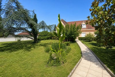 /international/fr/bessay-sur-allier-auvergne-310108526073/