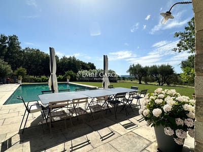 /international/fr/uzes-languedoc-roussillon-310104865924/