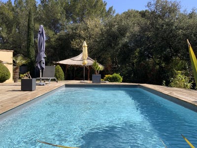 /international/fr/uzes-languedoc-roussillon-310108592907/