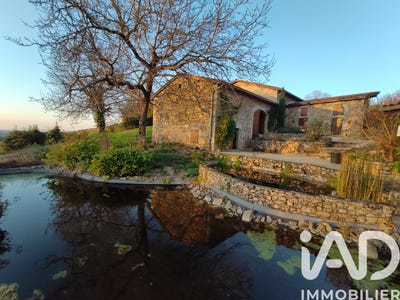/international/fr/lachaux-auvergne-310108263239/