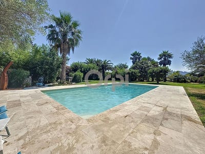 /international/fr/roquebrune-sur-argens-provence-alpes-cote-d-azur-310100790901/