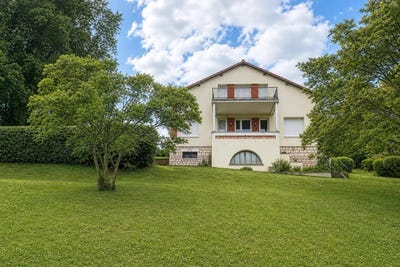 /international/fr/antigny-charente-310107979552/