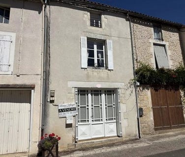 /international/fr/nanteuil-en-vallee-charente-310100523805/