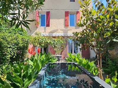 /international/fr/sainte-cecile-les-vignes-provence-alpes-cote-d-azur-310099211589/