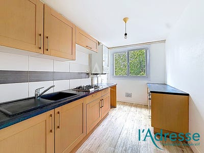 /international/fr/laval-pays-de-la-loire-310108989889/