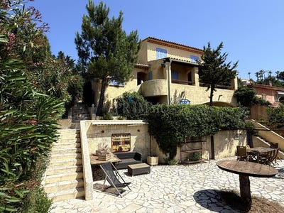 /international/fr/les-issambres-provence-alpes-cote-d-azur-310108630558/