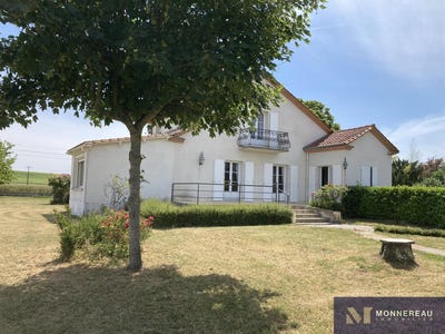 /international/fr/roullet-saint-estephe-charente-310101209282/