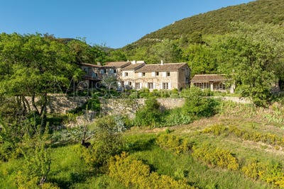 /international/fr/villars-provence-alpes-cote-d-azur-310097771147/?lang=en
