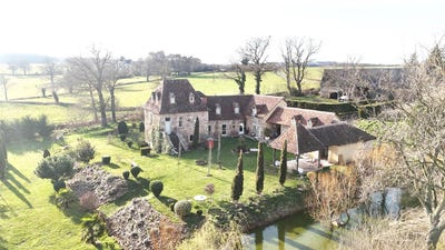 /international/fr/la-chatre-centre-val-de-loire-310098713432/