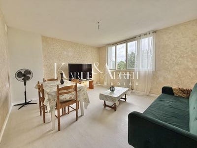 /international/fr/fontenay-le-comte-pays-de-la-loire-310108136170/