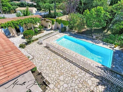 /international/fr/beaucaire-languedoc-roussillon-310108526577/