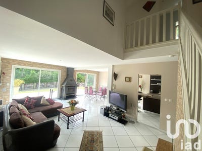 /international/fr/poigny-la-foret-ile-de-france-310099496514/