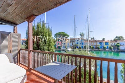 /international/fr/grimaud-provence-alpes-cote-d-azur-310107980023/