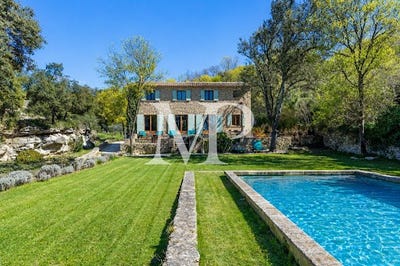 /international/fr/gordes-provence-alpes-cote-d-azur-310110091222/