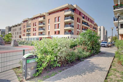 /international/fr/cergy-ile-de-france-310101417443/?lang=en