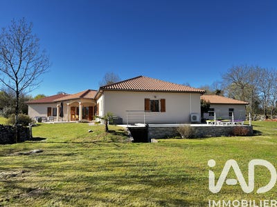 /international/fr/gramat-midi-pyrenees-310105891196/