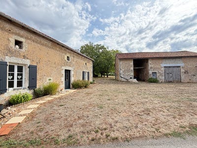 /international/fr/nanteuil-en-vallee-charente-310110033657/